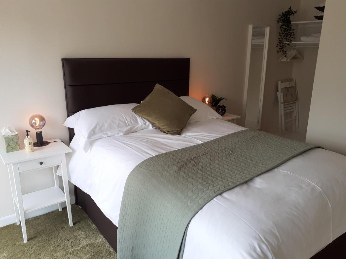 Отель The Ivy Barn Holbeton Экстерьер фото