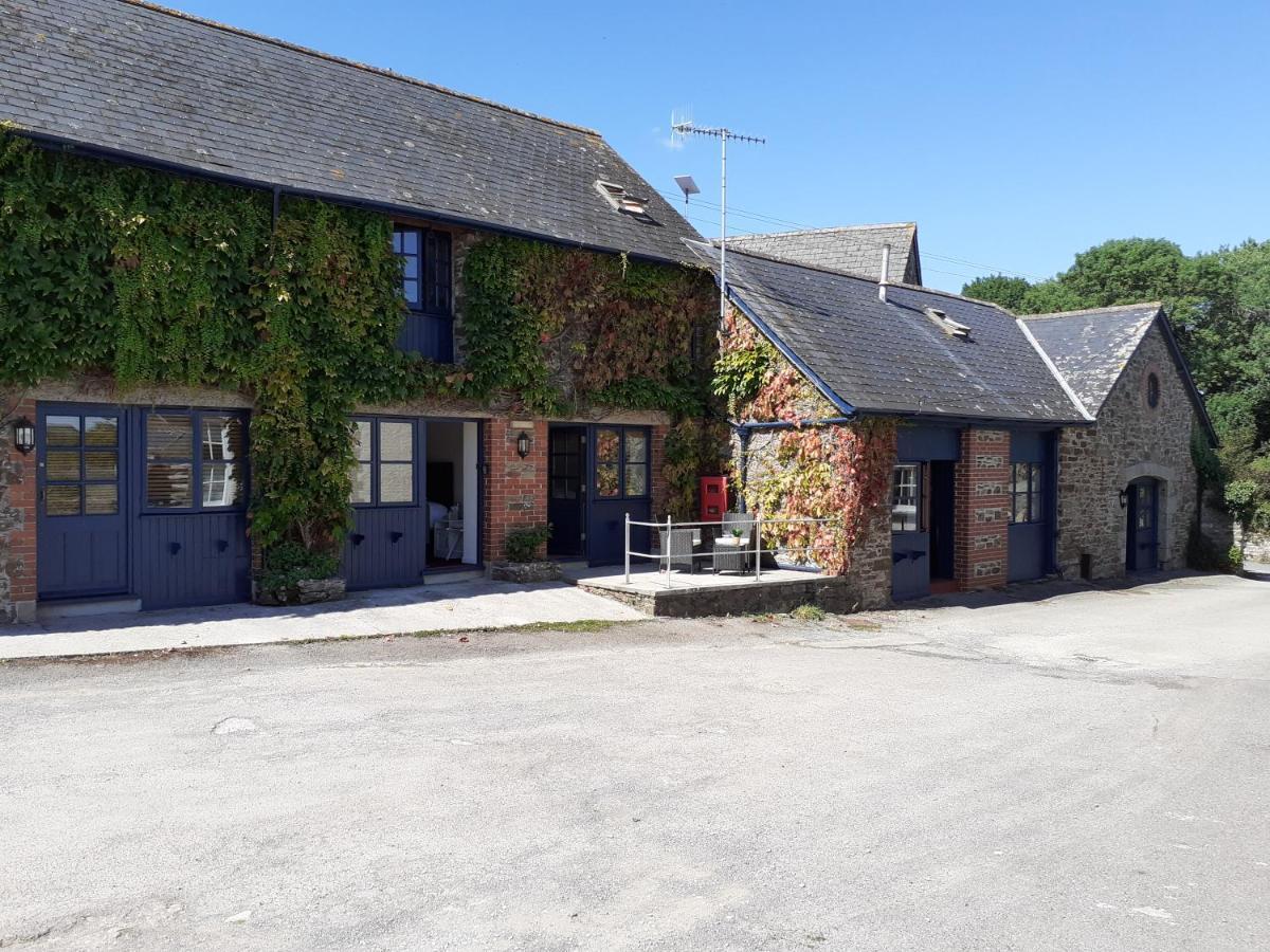 Отель The Ivy Barn Holbeton Экстерьер фото