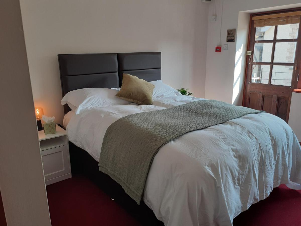 Отель The Ivy Barn Holbeton Экстерьер фото