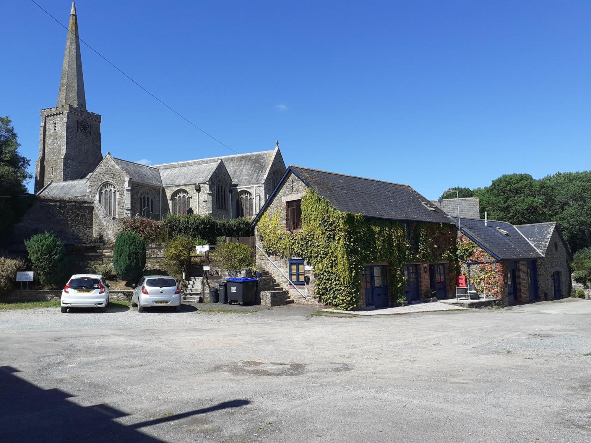 Отель The Ivy Barn Holbeton Экстерьер фото