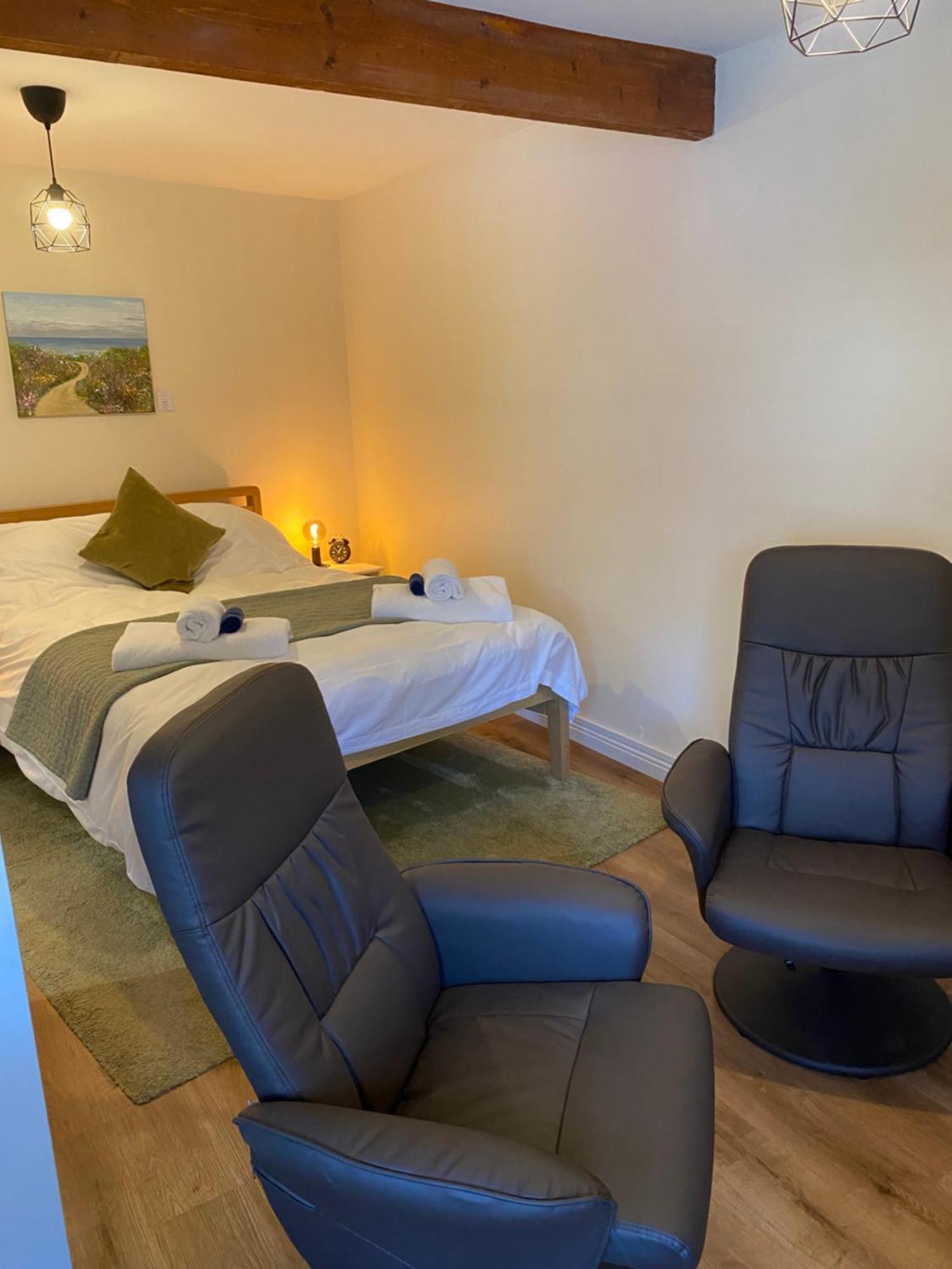 Отель The Ivy Barn Holbeton Экстерьер фото