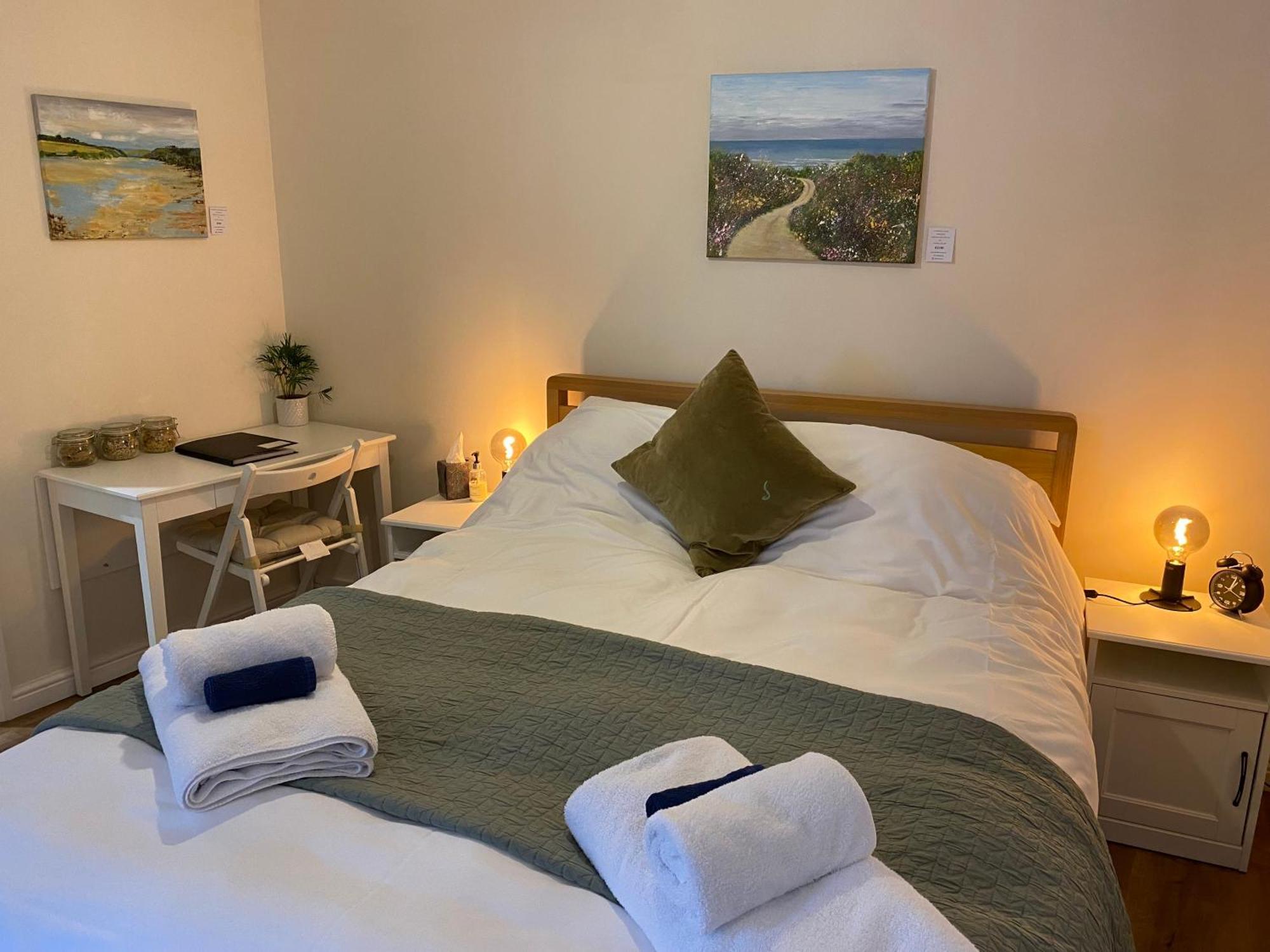 Отель The Ivy Barn Holbeton Экстерьер фото